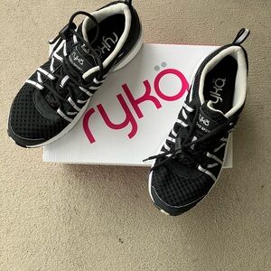 Ryka Hydro Sport tennis shoes sneakers women’s 8 black silver